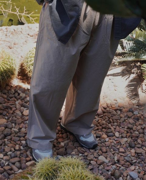 Two tuck wide pants beige @loadingbay